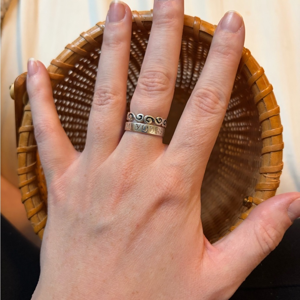 Small Nantucket Basket, excellent condition — see photos for size reference - Picture 8 of 9